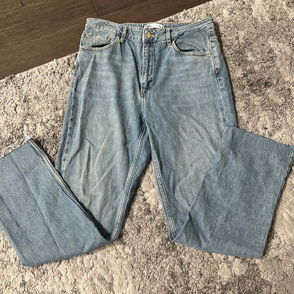 ZARA STRAIGHT LEG LIGHT DENIM JEANS